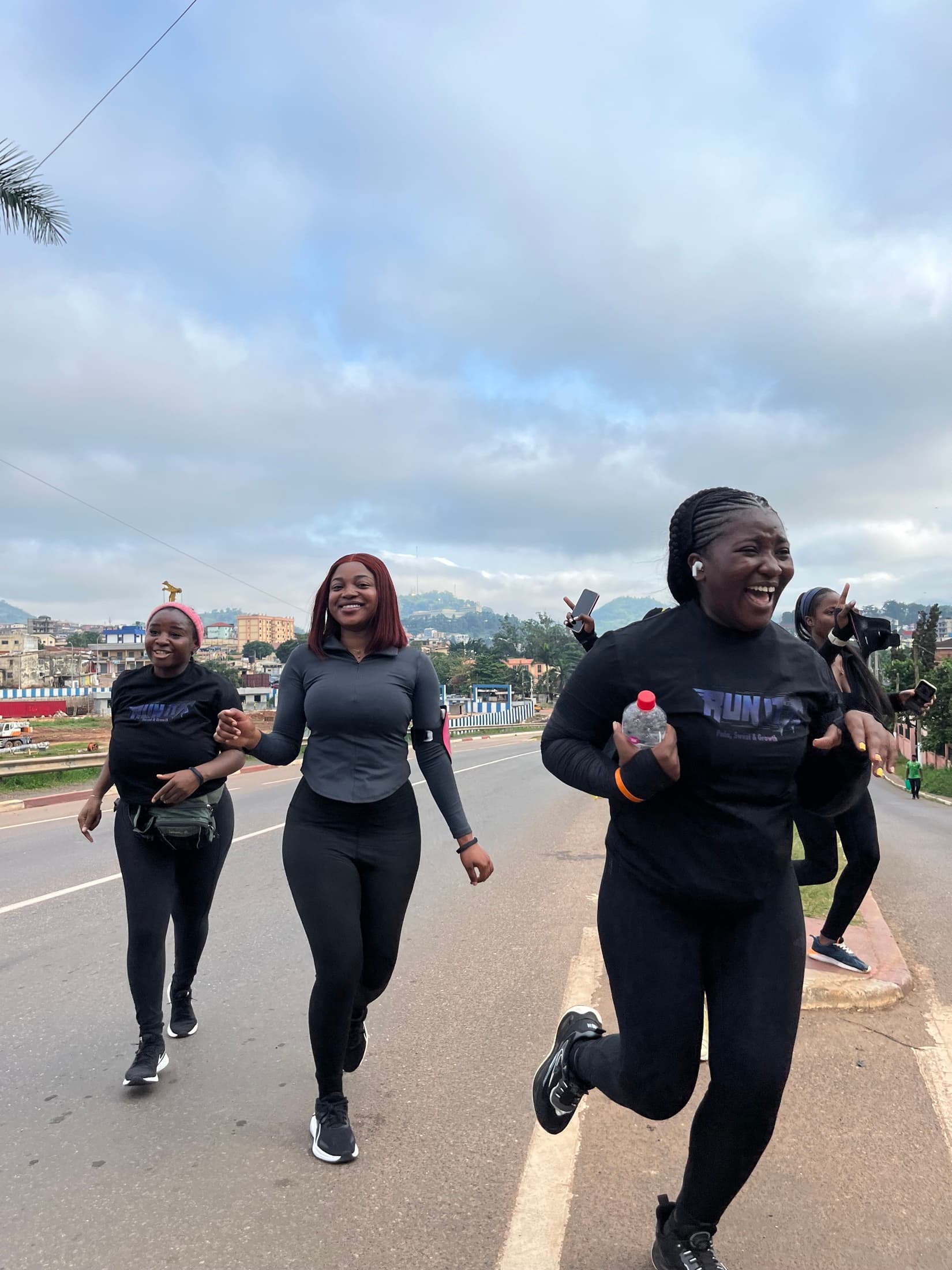 Coureuses souriantes en tenue RUN IT